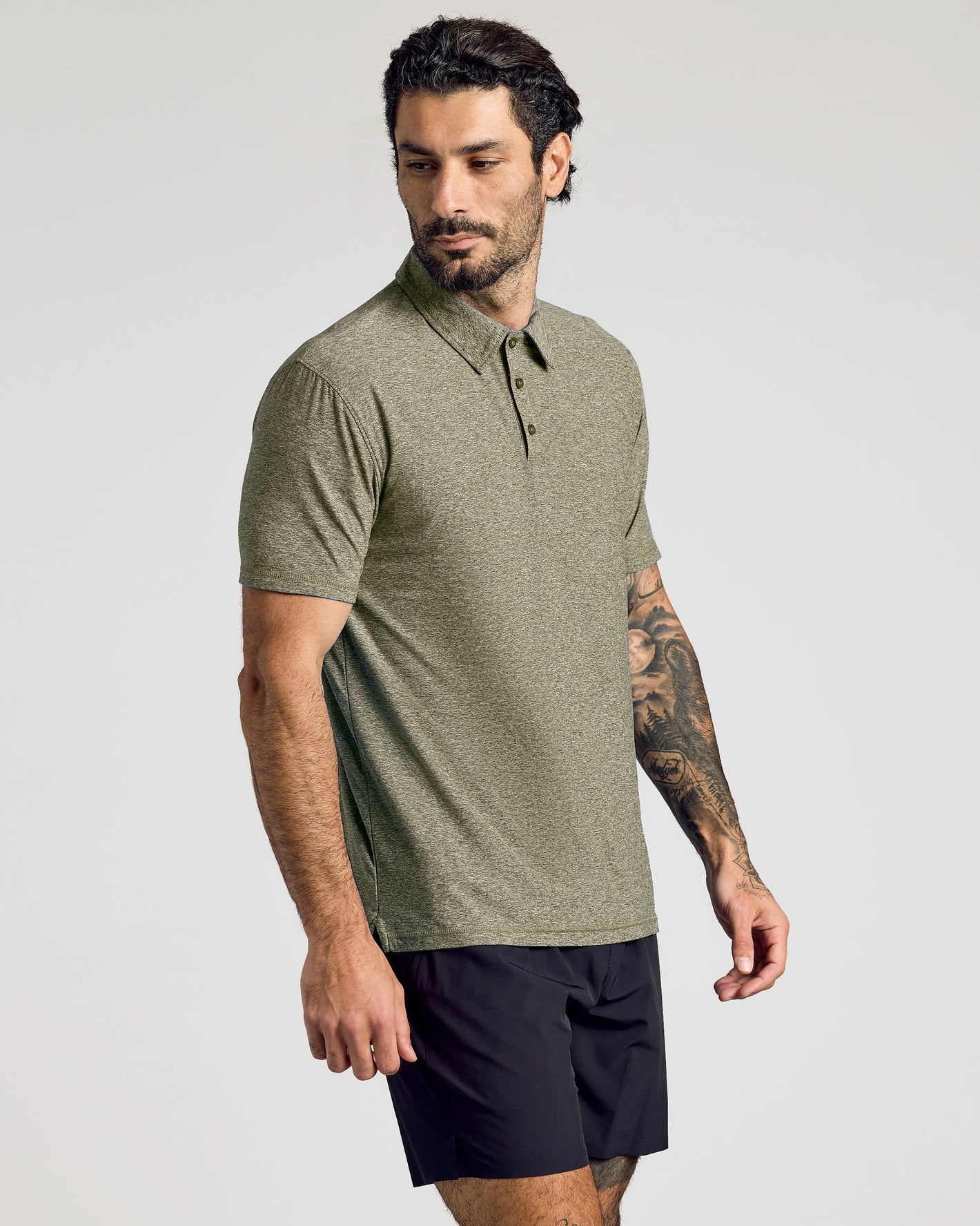 Man in olive-green polo from Polos Variety 4-Pack.