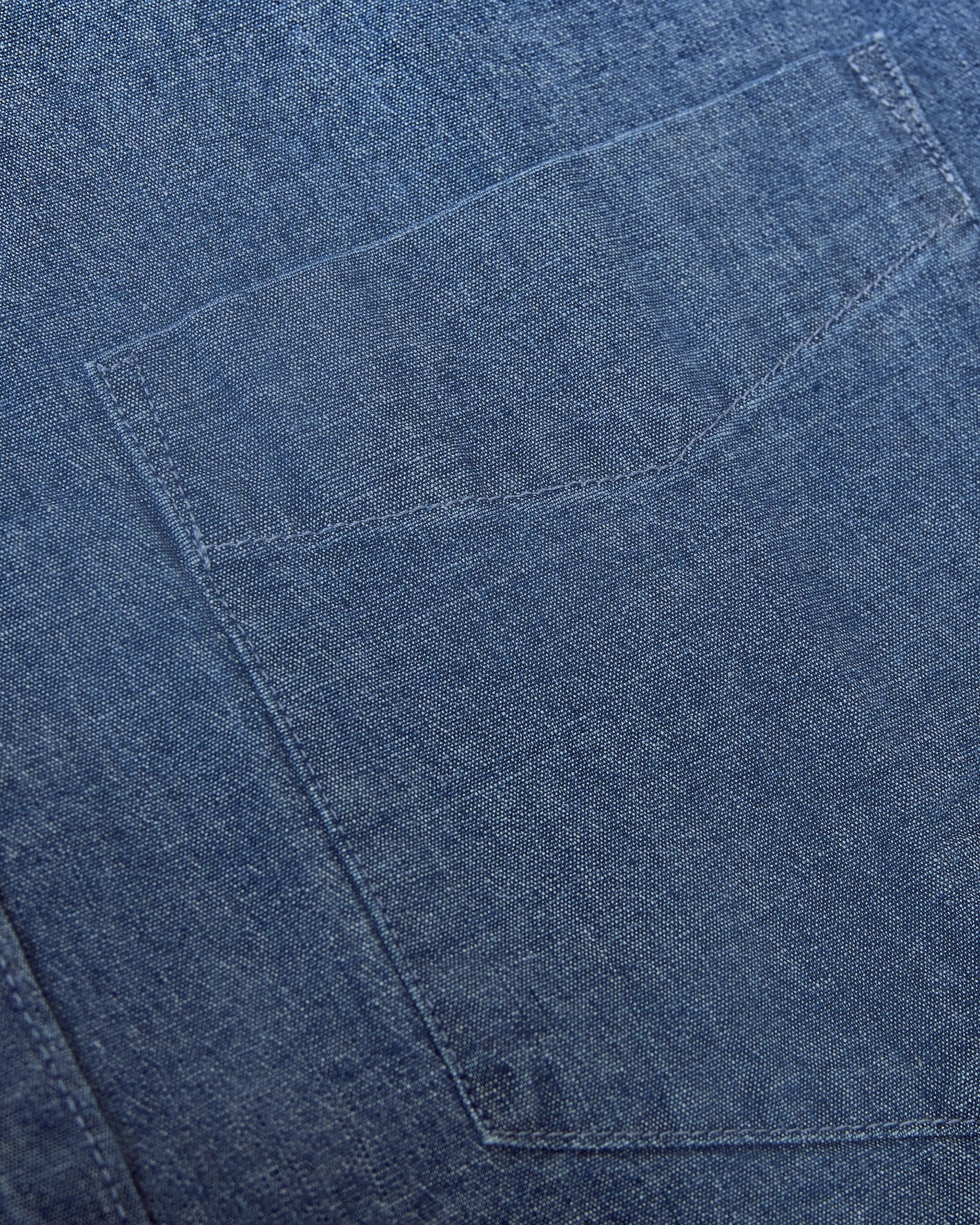 Light Indigo Wash Short Sleeve Stretch Chambray Shirt pocket detail.