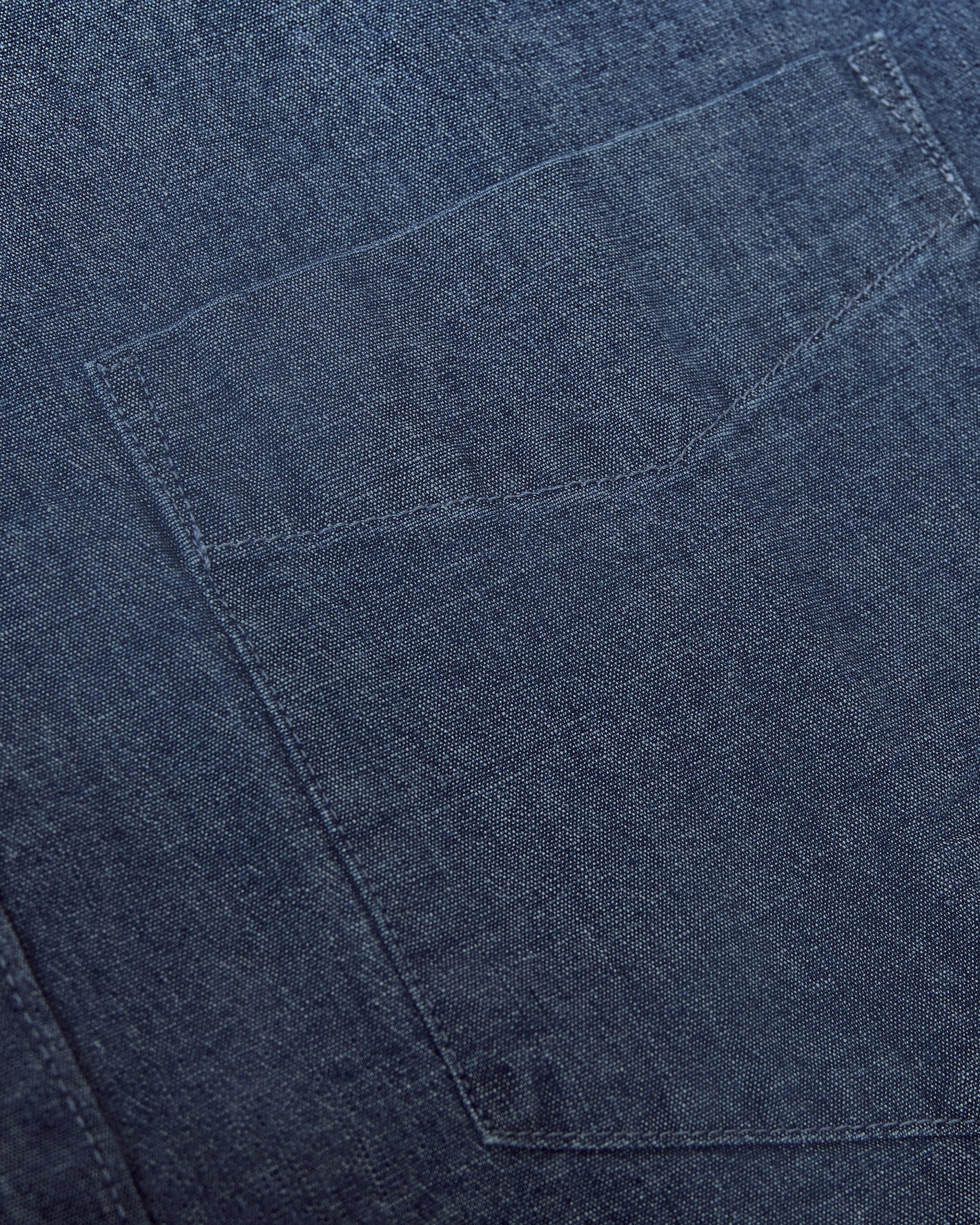 Medium Indigo Wash Short Sleeve Stretch Chambray Shirt pocket detail.