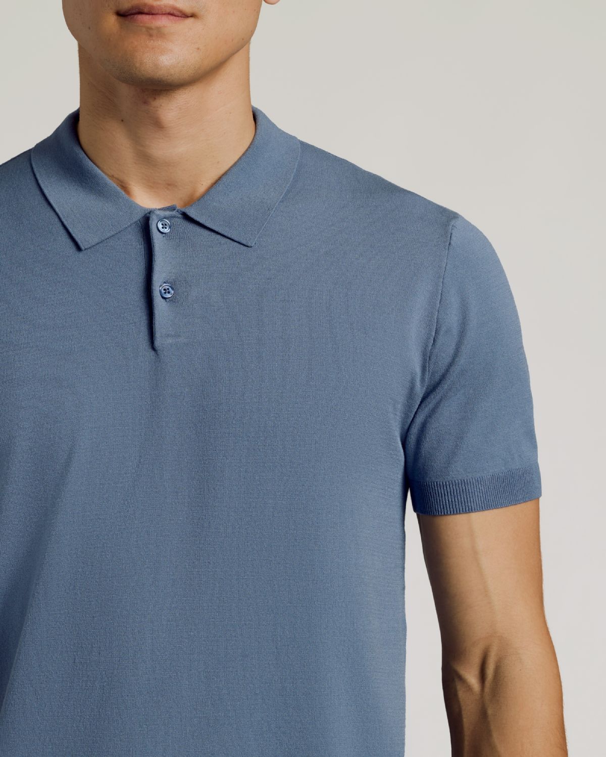 Fiord Dressy Polo on model, light-blue, short-sleeve, classic collar.