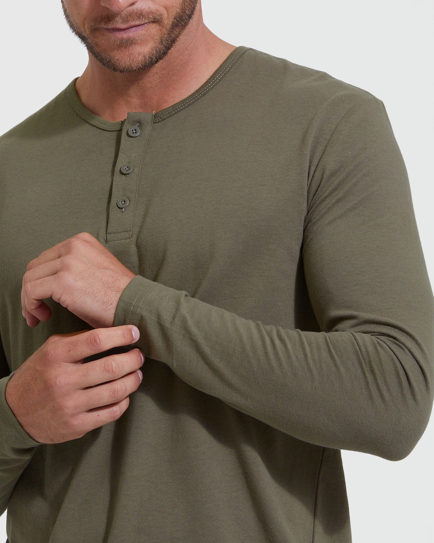 Longsleeve Henley-Shirt in Militärgrün