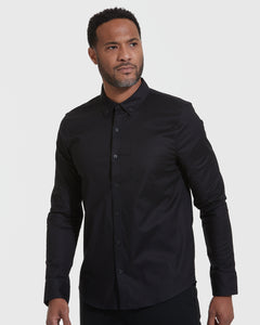 True ClassicMan wearing Standard Stretch Oxford 3-Pack black shirt.