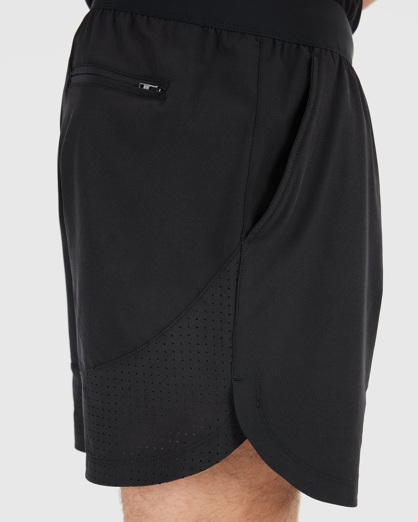 7 Black Active Training Shorts 2.0 with mesh panels, elastic waistband.