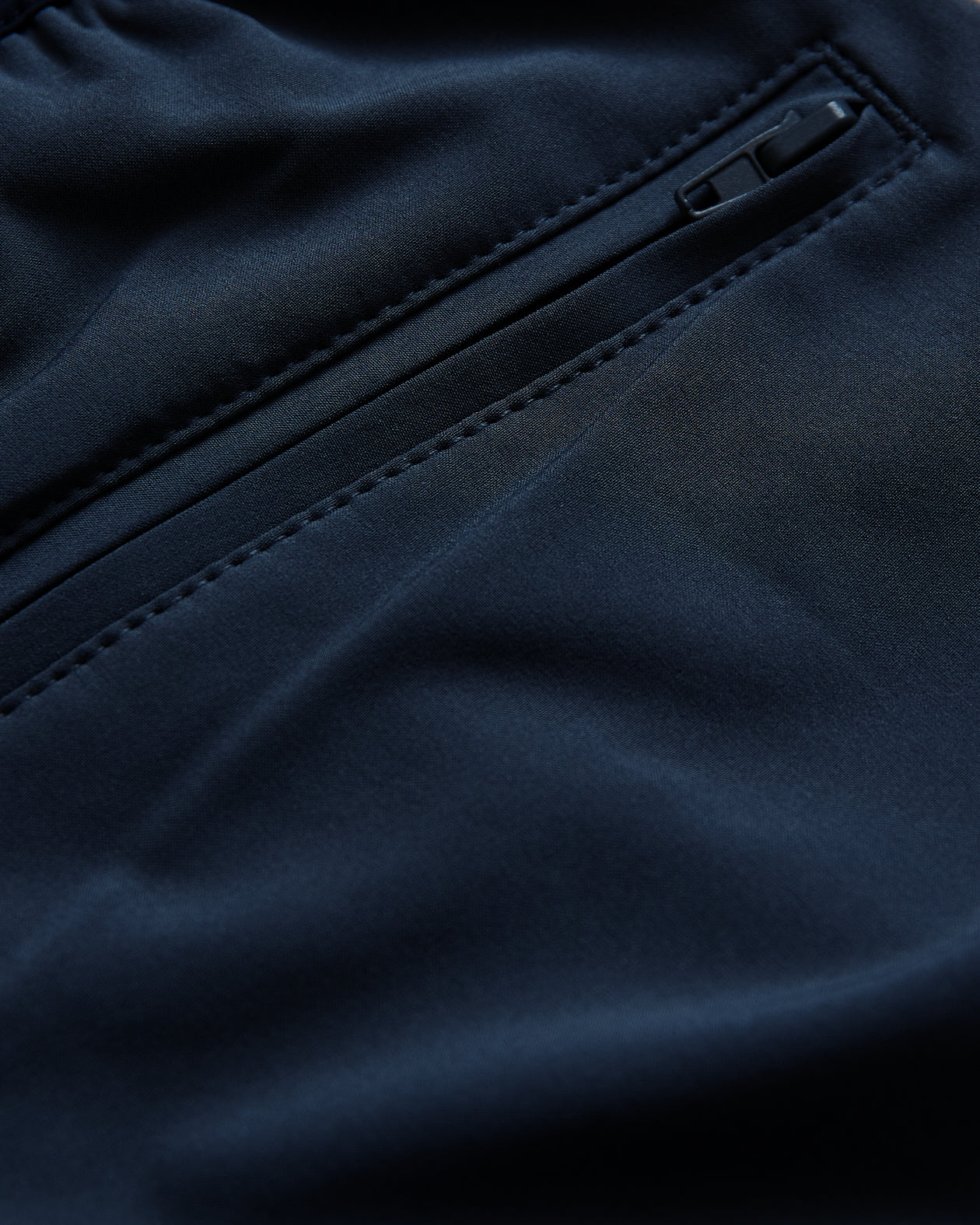 7 Navy Active Training Shorts 2.0 with zippered pocket and detailed stitching.