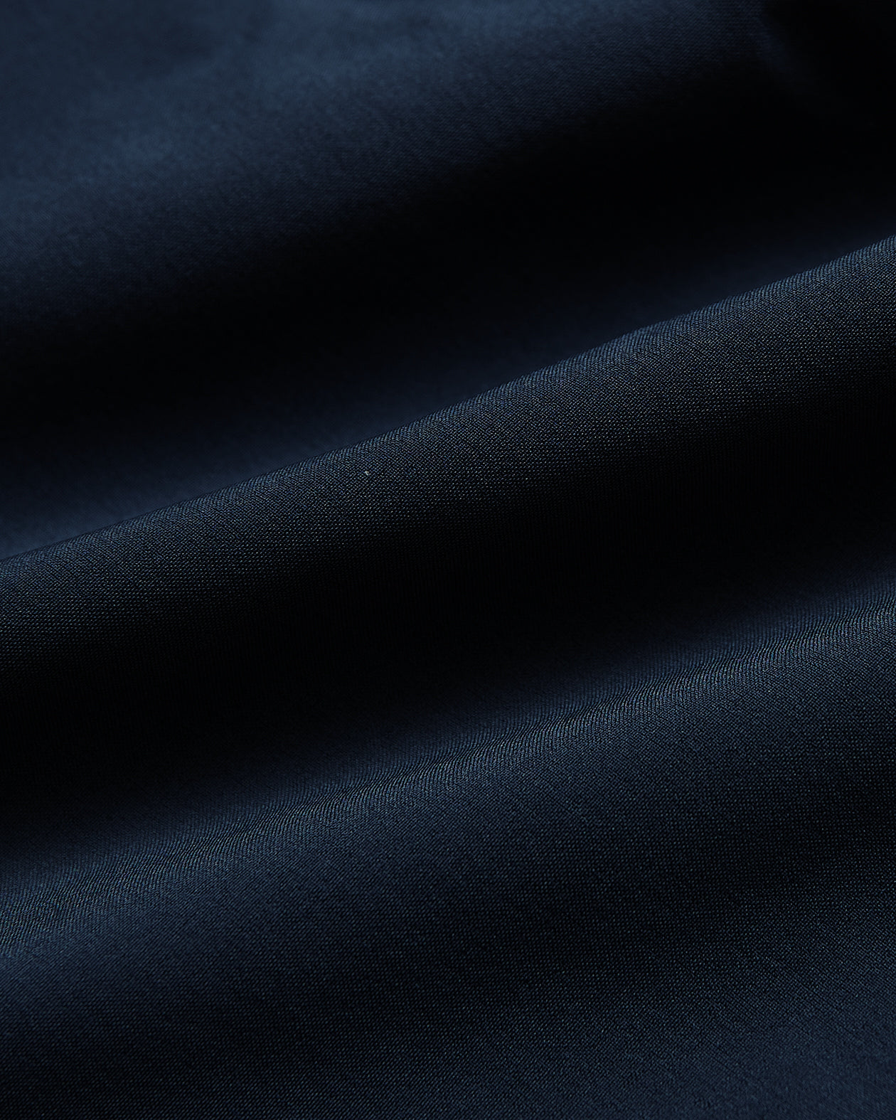 7 Navy Active Training Shorts 2.0 with soft fabric folds.