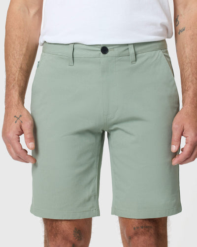23 cm Klassische Twill‑Shorts in Meadow