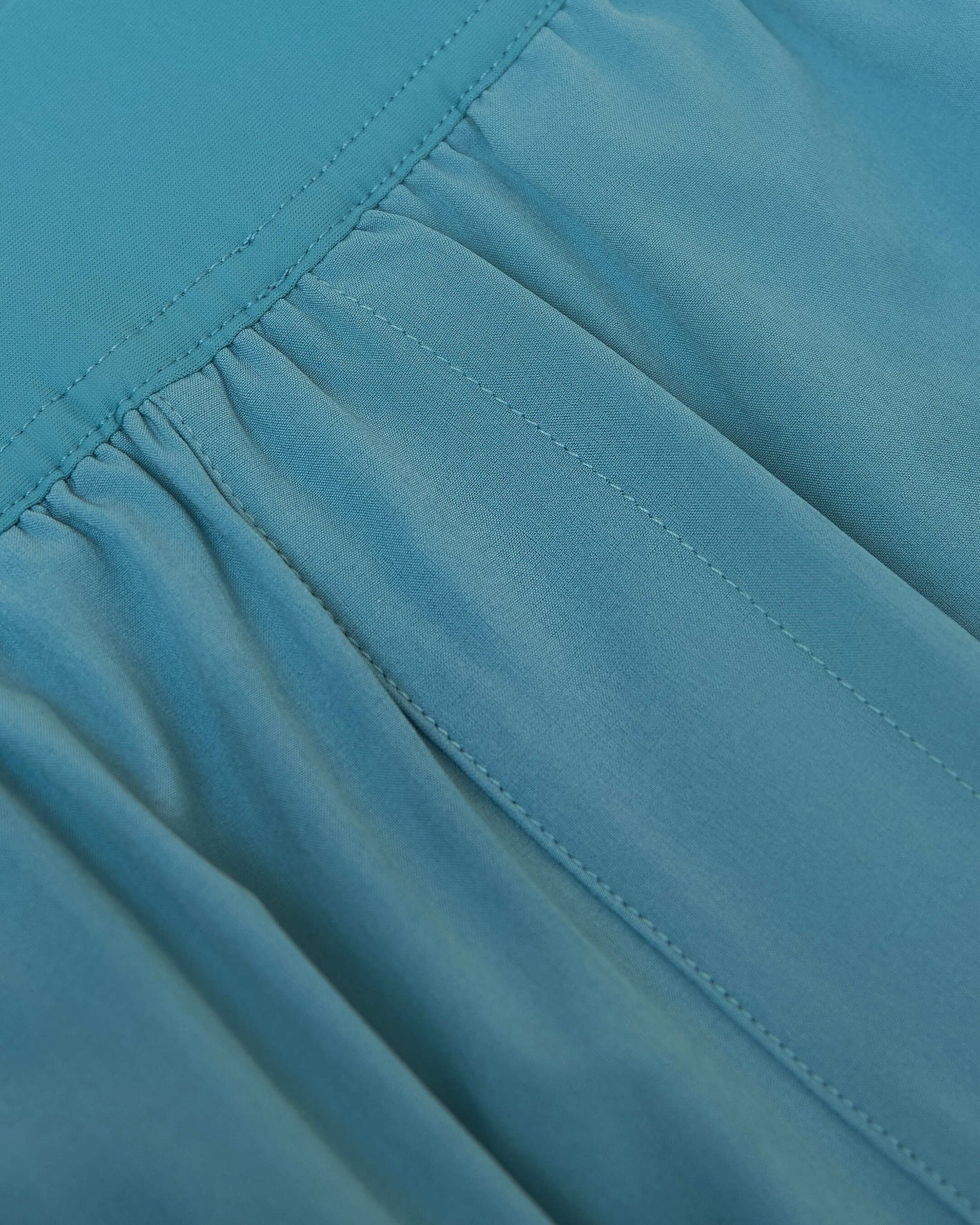 Voyager 7 2-in-1 Training Shorts seam detail with gathered fabric.