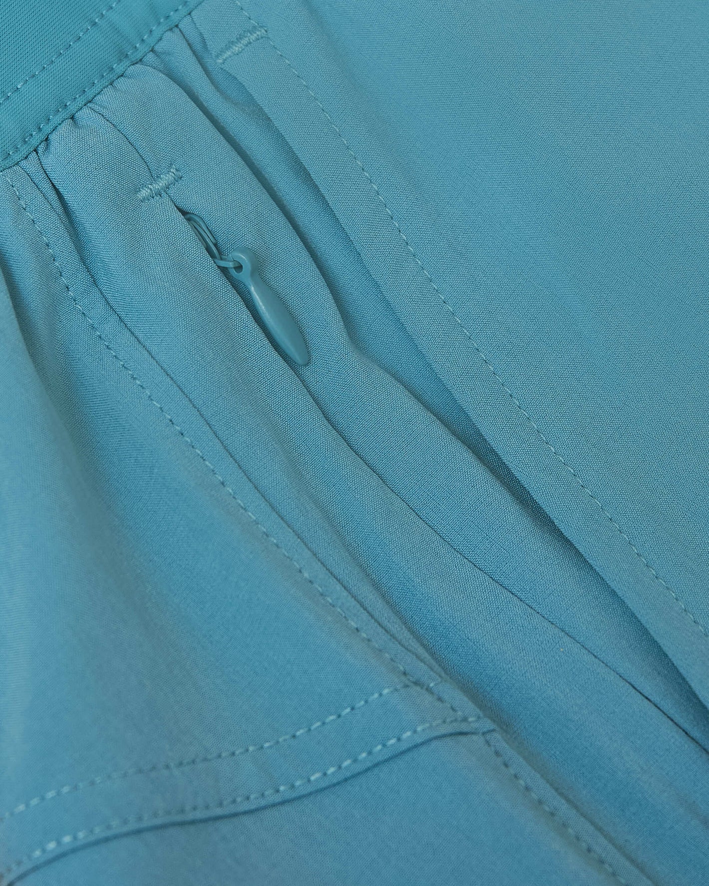 Voyager 7 2-in-1 Training Shorts, featuring a zippered pocket and elastic waistband.