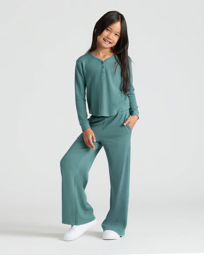 Pantalón waffle pierna ancha para niñas