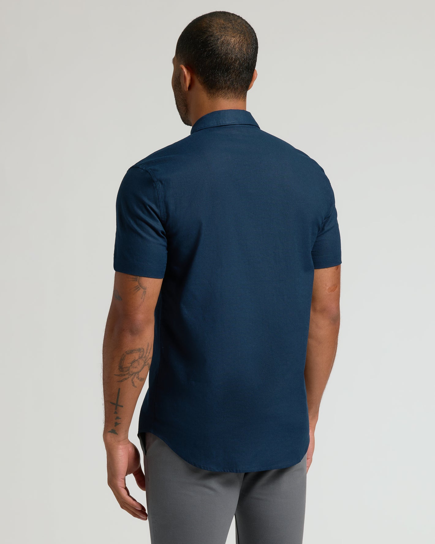 Back view of man in Navy Short Sleeve Linen Shirt.