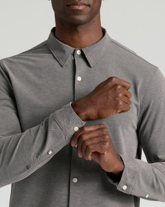 True ClassicMan fastening cuff of Oak Stretch Oxford 2.0 shirt.